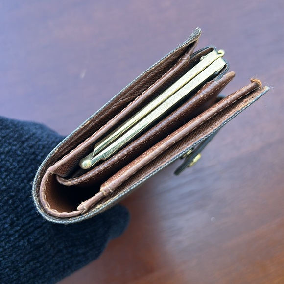 Louis Vuitton monogram kisslock wallet - Picture 6 of 16